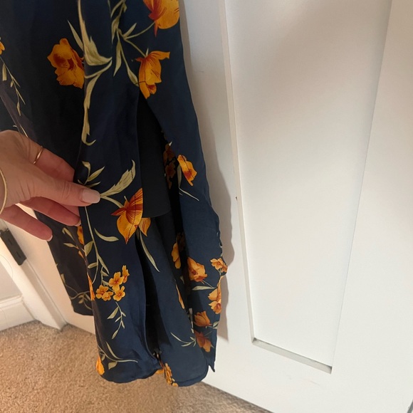 ASTR the Label Gaia Floral MIDI Dress Size Medium - Picture 9 of 11